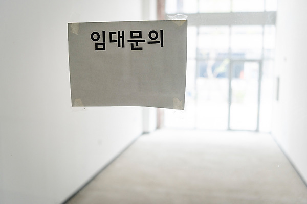 포토 JPG 주간 부동산 직장 근접촬영 사람없음 야외 경제 상점 자영업 문의 불황 경제불황 렌탈 월세 임대 폐점 국내포토 자연요소 뷰포인트 회사 비즈니스 재산 파일형식