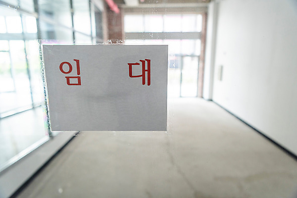 포토 JPG 주간 부동산 직장 근접촬영 사람없음 야외 경제 상점 자영업 불황 경제불황 렌탈 월세 임대 폐점 국내포토 자연요소 뷰포인트 회사 비즈니스 재산 파일형식