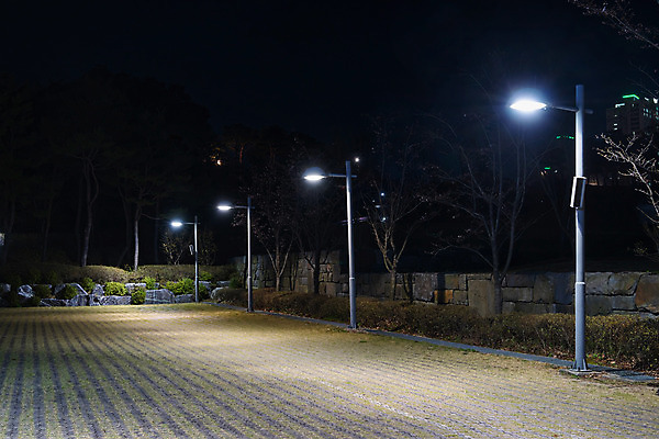 포토 JPG 건축물 공원 야경 가로등 조명 사람없음 야외 빛 광교호수공원 국내포토 공공시설 건축 야간 호수공원 파일형식 광교 풍경_경치