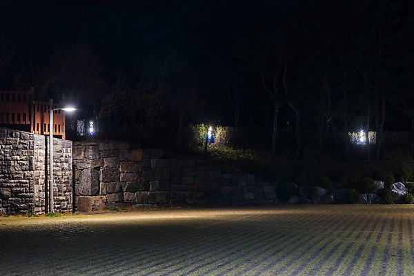 포토 JPG 건축물 공원 야경 가로등 조명 사람없음 야외 빛 광교호수공원 국내포토 공공시설 건축 야간 호수공원 파일형식 광교 풍경_경치