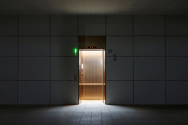 포토 JPG 건축물 공원 야경 가로등 조명 사람없음 야외 빛 엘리베이터 광교호수공원 국내포토 공공시설 건축 야간 호수공원 파일형식 광교 풍경_경치