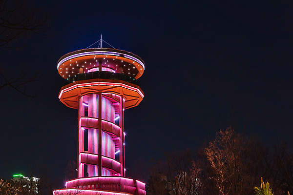 포토 JPG 건축물 공원 야경 가로등 조명 사람없음 야외 빨간색 빛 광교호수공원 국내포토 공공시설 건축 컬러 야간 호수공원 파일형식 광교 풍경_경치