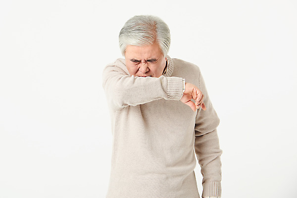 포토 JPG 스튜디오촬영 할아버지 노년 남자 실내 건강 관리 한명 서기 상반신 앞모습 실버라이프 한국인 가림 60대 감기 흰배경 입가림 기침 재채기 노인남자한명만 델타변이바이러스 국내포토 1 라이프스타일 뷰포인트 백그라운드 모션 사람 동양인 성인 내부 흰색 바이러스 질병 남자한명만 노인남자만 파일형식