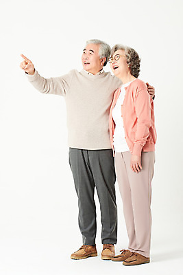 포토 JPG 스튜디오촬영 전신 부부 응시 여자 할아버지 노년 남자 할머니 가족 실내 서기 두명 옆모습 실버라이프 노부부 한국인 가리킴 60대 흰배경 노인만 오팔세대 액티브시니어 국내포토 라이프스타일 커플 시선 뷰포인트 백그라운드 관계 모션 사람 동양인 손짓 성인 내부 흰색 세대 성인만 파일형식