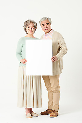 포토 JPG 스튜디오촬영 전신 배너 부부 여자 할아버지 노년 남자 할머니 가족 사각프레임 실내 서기 들기 두명 앞모습 실버라이프 노부부 한국인 60대 흰배경 심각 노인만 카피스페이스 국내포토 라이프스타일 커플 뷰포인트 백그라운드 컨셉 관계 모션 프레임 사람 동양인 성인 내부 사각형 공백 흰색 성인만 파일형식