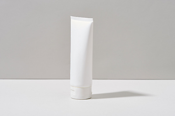 포토 JPG 스튜디오촬영 회색배경 실내 사람없음 한개 화장품 용기 오브젝트 공병 튜브용기 목업 국내포토 1 그릇 백그라운드 내부 뷰티 회색 용기_그릇 병_담는 파일형식