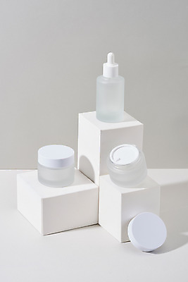 포토 그릇 다수 백그라운드 실내 내부 뷰티 화장품 회색 병_담는 파일형식 패키지 여러개 공병 목업 JPG 오브젝트 사람없음 스튜디오촬영 용기 회색배경 수분크림 국내포토