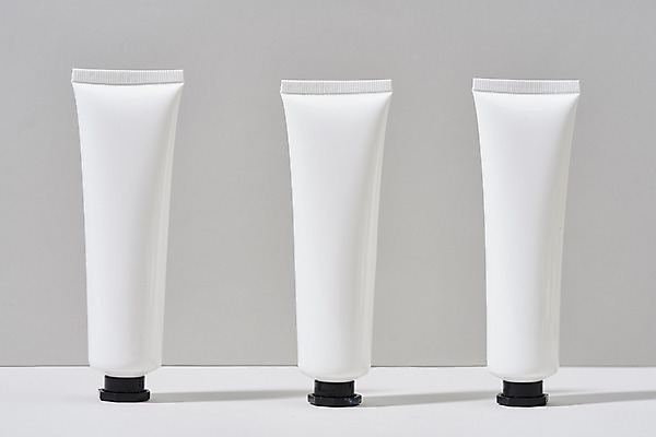 포토 그릇 백그라운드 실내 3 내부 위생용품 뷰티 화장품 회색 용기_그릇 병_담는 파일형식 세개 치약 공병 핸드크림 목업 JPG 오브젝트 사람없음 스튜디오촬영 용기 회색배경 튜브용기 국내포토