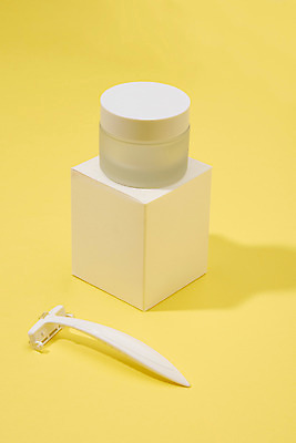 포토 JPG 스튜디오촬영 종이 실내 사람없음 상자 노란색 화장품 용기 종이상자 오브젝트 패키지 면도기 노란배경 왁싱 일회용면도기 제모 목업 국내포토 그릇 컬러 백그라운드 내부 위생용품 뷰티 파일형식