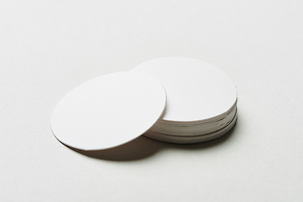 포토 JPG 스튜디오촬영 종이 백그라운드 비즈니스 실내 사람없음 사무용품 여러개 흰색 오브젝트 흰배경 목업 국내포토 컬러 다수 문구용품 내부 파일형식