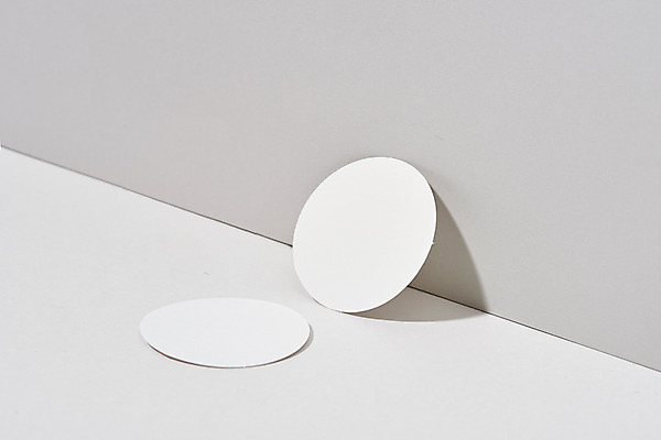 포토 JPG 스튜디오촬영 종이 비즈니스 회색배경 실내 사람없음 사무용품 두개 오브젝트 목업 국내포토 백그라운드 2 문구용품 내부 회색 파일형식