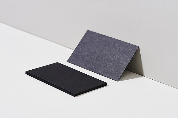 포토 JPG 스튜디오촬영 종이 비즈니스 명함 회색배경 실내 사람없음 사무용품 여러개 오브젝트 목업 국내포토 다수 백그라운드 문구용품 내부 회색 파일형식