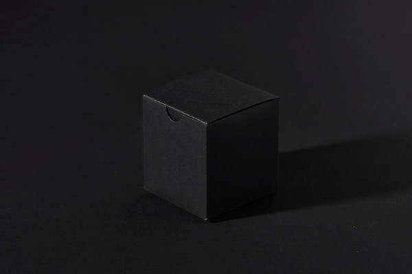 포토 JPG 스튜디오촬영 종이 포장 검은배경 실내 사람없음 상자 한개 공백 종이상자 오브젝트 패키지 포장상자 목업 국내포토 1 백그라운드 내부 검은색 파일형식