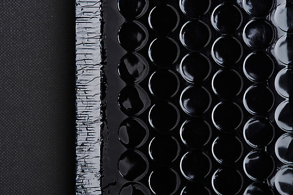 포토 JPG 스튜디오촬영 포장 검은배경 실내 안전 근접촬영 사람없음 하이앵글 한개 공백 포장지 오브젝트 에어캡 목업 플랫레이 국내포토 1 뷰포인트 백그라운드 내부 검은색 플랫 파일형식