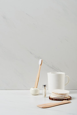 포토 JPG 스튜디오촬영 실내 사람없음 자연보호 환경 그린캠페인 재활용 머그컵 욕실 머리빗 칫솔 오브젝트 흰배경 에코 친환경 치실 화장솜 제로웨이스트 대나무칫솔 국내포토 캠페인 백그라운드 자연 내부 컵 위생용품 화장용품 흰색 미용용품 보호 사회이슈 파일형식