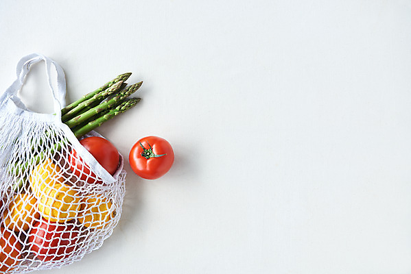 포토 JPG 스튜디오촬영 토마토 채소 오렌지 과일 실내 사람없음 하이앵글 자연보호 환경 그린캠페인 재활용 장바구니 오브젝트 흰배경 에코 친환경 아스파라거스 친환경제품 플랫레이 제로웨이스트 네트백 국내포토 캠페인 뷰포인트 백그라운드 가방 자연 내부 쇼핑 바구니 흰색 플랫 보호 사회이슈 파일형식