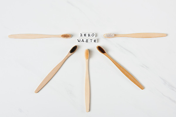 포토 JPG 스튜디오촬영 실내 사람없음 하이앵글 자연보호 환경 그린캠페인 재활용 오브젝트 흰배경 에코 친환경 친환경제품 플랫레이 제로웨이스트 대나무칫솔 국내포토 캠페인 뷰포인트 백그라운드 자연 내부 흰색 플랫 보호 칫솔 사회이슈 파일형식