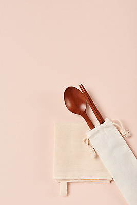 포토 JPG 스튜디오촬영 젓가락 실내 사람없음 하이앵글 자연보호 환경 숟가락 그린캠페인 재활용 오브젝트 에코 친환경 냅킨 나무숟가락 나무젓가락 친환경제품 플랫레이 분홍색배경 제로웨이스트 국내포토 캠페인 뷰포인트 분홍색 백그라운드 자연 수저 내부 플랫 보호 사회이슈 파일형식