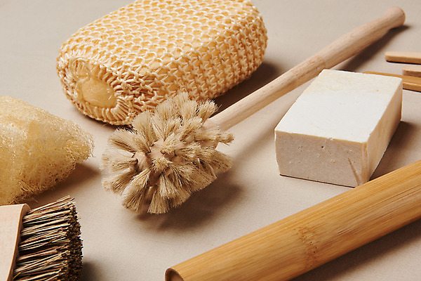 포토 JPG 스튜디오촬영 실내 사람없음 자연보호 환경 그린캠페인 재활용 청소도구 오브젝트 에코 친환경 비누 목욕타월 수세미 친환경제품 갈색배경 제로웨이스트 국내포토 캠페인 백그라운드 자연 내부 수건 위생용품 갈색 도구 보호 청소 사회이슈 파일형식