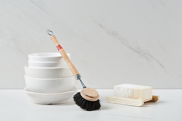 포토 JPG 스튜디오촬영 그릇 실내 사람없음 자연보호 환경 주방 그린캠페인 재활용 설거지 오브젝트 흰배경 에코 친환경 비누 수세미 청소용솔 친환경제품 제로웨이스트 국내포토 식기 캠페인 백그라운드 가사 자연 내부 위생용품 흰색 보호 청소도구 사회이슈 파일형식