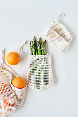 포토 JPG 스튜디오촬영 채소 오렌지 실내 사람없음 하이앵글 자연보호 환경 그린캠페인 재활용 장바구니 오브젝트 흰배경 에코 친환경 아스파라거스 친환경제품 플랫레이 제로웨이스트 국내포토 캠페인 뷰포인트 백그라운드 과일 자연 내부 쇼핑 바구니 흰색 플랫 보호 사회이슈 파일형식