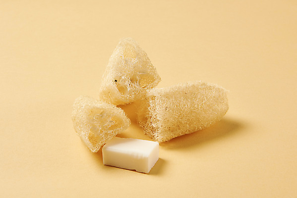 포토 JPG 스튜디오촬영 실내 사람없음 자연보호 환경 그린캠페인 재활용 오브젝트 에코 친환경 비누 수세미 노란배경 친환경제품 제로웨이스트 국내포토 캠페인 백그라운드 자연 내부 위생용품 노란색 보호 사회이슈 파일형식