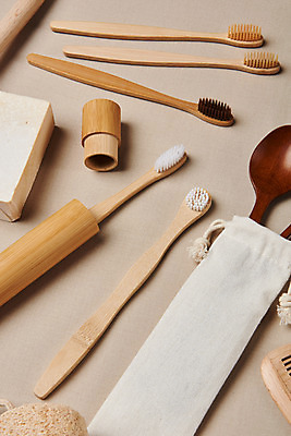 포토 JPG 스튜디오촬영 실내 사람없음 자연보호 환경 숟가락 그린캠페인 재활용 오브젝트 에코 친환경 비누 나무숟가락 친환경제품 갈색배경 제로웨이스트 대나무칫솔 국내포토 캠페인 백그라운드 자연 수저 내부 위생용품 갈색 보호 칫솔 사회이슈 파일형식