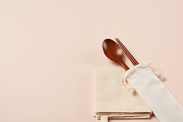 포토 JPG 스튜디오촬영 젓가락 실내 사람없음 하이앵글 자연보호 환경 숟가락 그린캠페인 재활용 천 오브젝트 에코 친환경 냅킨 나무숟가락 나무젓가락 친환경제품 플랫레이 분홍색배경 제로웨이스트 국내포토 캠페인 뷰포인트 분홍색 백그라운드 자연 수저 내부 직물 플랫 보호 사회이슈 파일형식