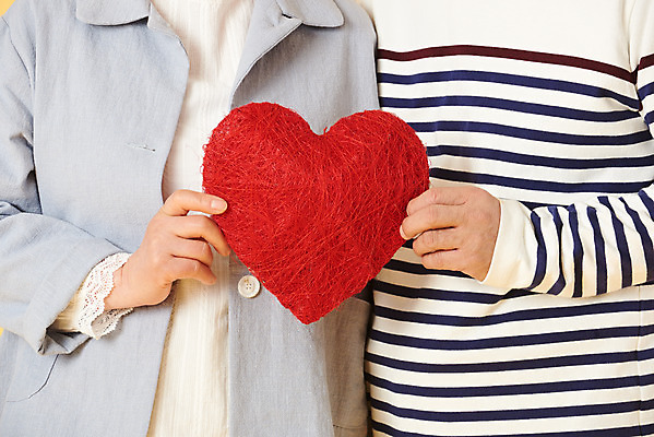 포토 JPG 스튜디오촬영 부부 여자 할아버지 노년 남자 할머니 가족 실내 사랑 서기 들기 이벤트 상반신 두명 앞모습 캐주얼 실버라이프 노부부 화목 다정 한국인 하트 60대 즐거움 노란배경 노인만 오팔세대 뉴식스티 액티브시니어 국내포토 모양 라이프스타일 커플 옷 감정 뷰포인트 백그라운드 컨셉 관계 모션 사람 동양인 성인 내부 경제 노란색 신조어 세대 성인만 파일형식