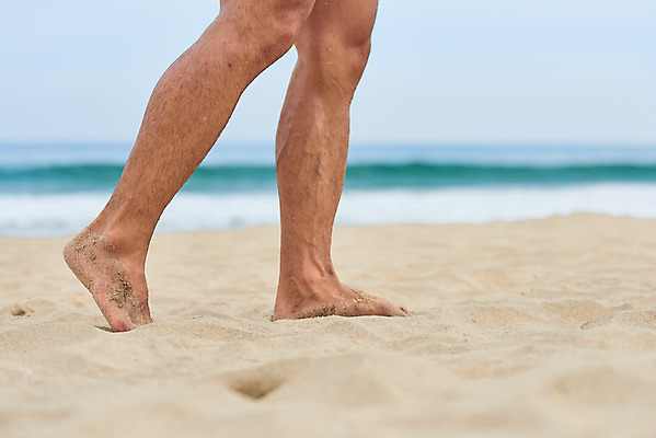 포토 JPG 주간 남자 수영복 바다 맨라이프 여행 휴가 한명 20대 성인 해변 야외 옆모습 여름 여름휴가 바캉스 청춘 모래사장 걷기 한국인 자유 하반신 다리 해수욕장 즐거움 강원도 양양군 하조대해수욕장 성인남자한명만 국내포토 자연요소 1 라이프스타일 옷 계절 감정 뷰포인트 컨셉 모션 한국 사람 동양인 청년 신체부위 양양 남자한명만 성인남자만 파일형식 여름_계절
