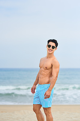 포토 JPG 주간 남자 수영복 파도 바다 맨라이프 여행 휴가 한명 서기 미소 상반신 20대 성인 해변 야외 옆모습 여름 여름휴가 바캉스 청춘 모래사장 선글라스 한국인 자유 해수욕장 즐거움 강원도 양양군 하조대해수욕장 성인남자한명만 국내포토 자연요소 1 라이프스타일 옷 계절 감정 안경 뷰포인트 컨셉 모션 한국 표정 사람 동양인 청년 양양 남자한명만 성인남자만 파일형식 여름_계절