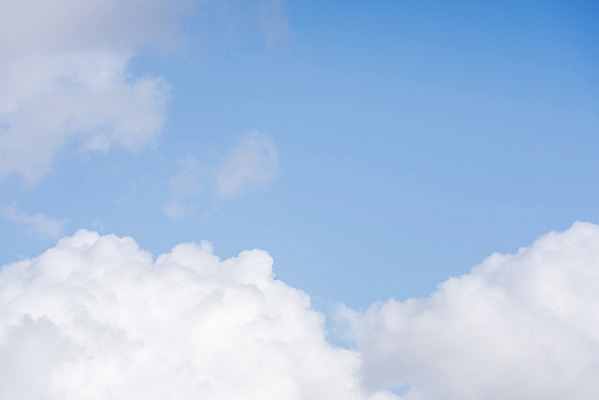 포토 JPG 주간 구름 로우앵글 하늘 날씨 풍경 사람없음 야외 파란색 맑음 봄 국내포토 자연요소 계절 뷰포인트 컬러 파일형식