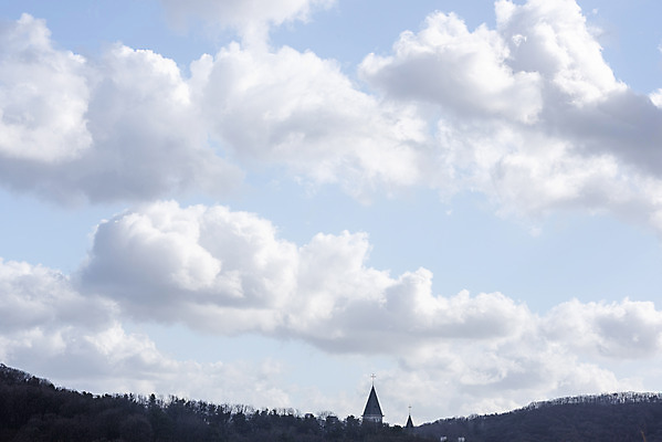 포토 JPG 주간 나무 구름 십자가 하늘 날씨 풍경 사람없음 야외 파란색 맑음 봄 국내포토 자연요소 식물 계절 컬러 파일형식