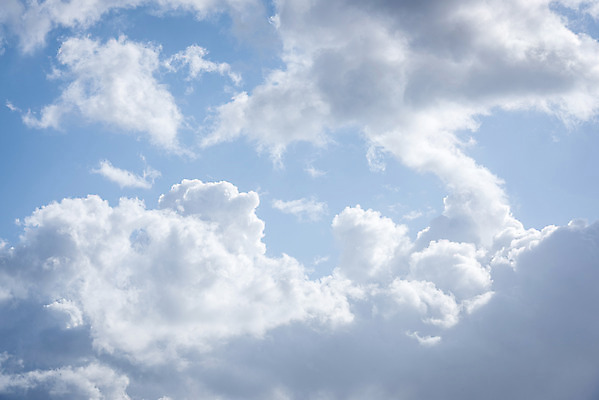 포토 JPG 주간 구름 로우앵글 하늘 날씨 풍경 사람없음 야외 파란색 맑음 봄 국내포토 자연요소 계절 뷰포인트 컬러 파일형식