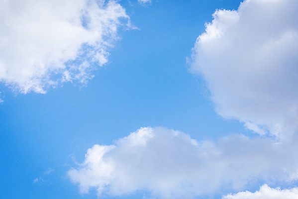 포토 JPG 주간 구름 로우앵글 하늘 날씨 풍경 사람없음 야외 파란색 맑음 봄 국내포토 자연요소 계절 뷰포인트 컬러 파일형식