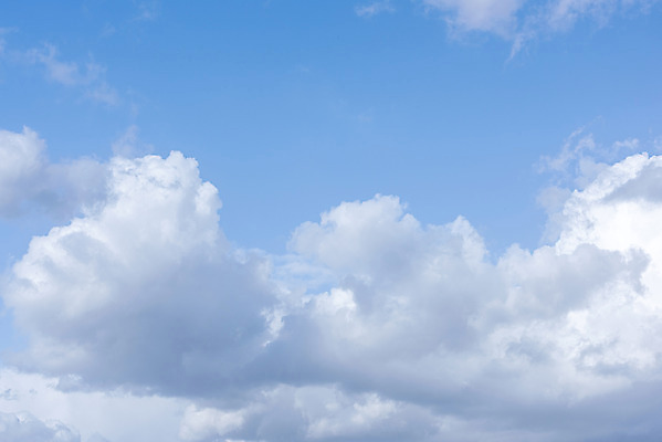 포토 JPG 주간 구름 로우앵글 하늘 날씨 풍경 사람없음 야외 파란색 맑음 봄 국내포토 자연요소 계절 뷰포인트 컬러 파일형식