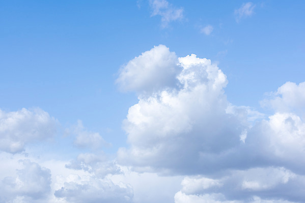 포토 JPG 주간 구름 로우앵글 하늘 날씨 풍경 사람없음 야외 파란색 맑음 봄 국내포토 자연요소 계절 뷰포인트 컬러 파일형식