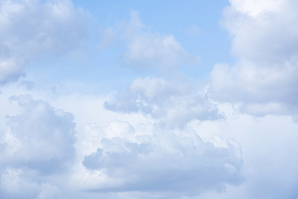 포토 JPG 주간 구름 로우앵글 하늘 날씨 풍경 사람없음 야외 파란색 맑음 봄 국내포토 자연요소 계절 뷰포인트 컬러 파일형식