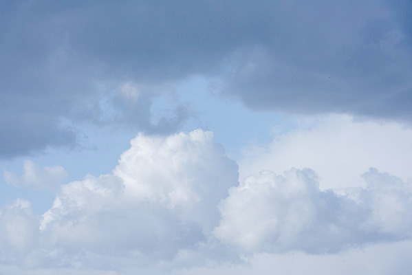 포토 JPG 주간 구름 로우앵글 하늘 날씨 풍경 사람없음 야외 파란색 맑음 봄 국내포토 자연요소 계절 뷰포인트 컬러 파일형식