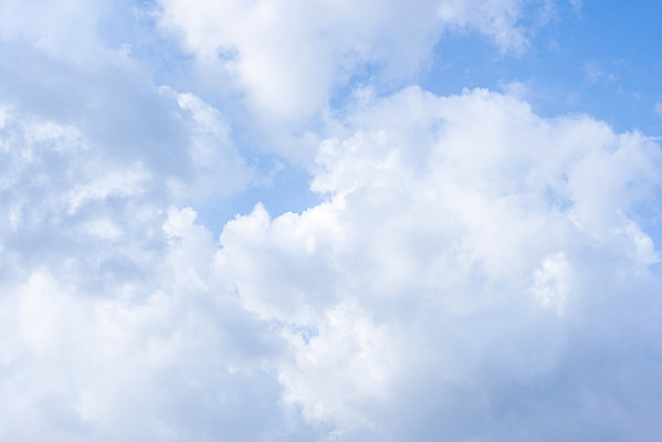 포토 JPG 주간 구름 로우앵글 하늘 날씨 풍경 사람없음 야외 파란색 맑음 봄 국내포토 자연요소 계절 뷰포인트 컬러 파일형식