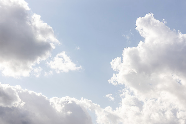 포토 JPG 주간 구름 로우앵글 하늘 날씨 풍경 사람없음 야외 파란색 맑음 봄 국내포토 자연요소 계절 뷰포인트 컬러 파일형식