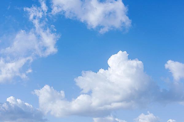 포토 JPG 주간 구름 로우앵글 하늘 날씨 풍경 사람없음 야외 파란색 맑음 봄 국내포토 자연요소 계절 뷰포인트 컬러 파일형식