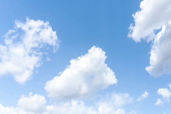 포토 JPG 주간 구름 로우앵글 하늘 날씨 풍경 사람없음 야외 파란색 맑음 봄 국내포토 자연요소 계절 뷰포인트 컬러 파일형식