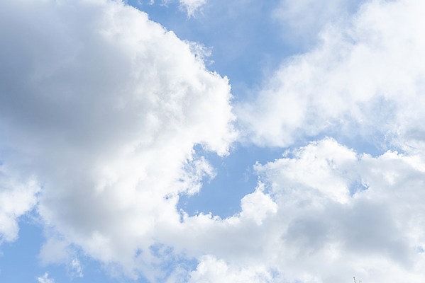 포토 JPG 주간 구름 로우앵글 하늘 날씨 풍경 사람없음 야외 파란색 맑음 봄 국내포토 자연요소 계절 뷰포인트 컬러 파일형식