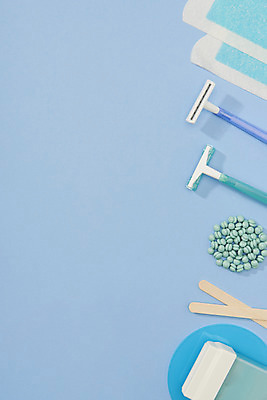 포토 JPG 스튜디오촬영 실내 사람없음 여름 하이앵글 뷰티 오브젝트 파란배경 면도기 나무막대 나무막대기 왁싱 제모 피부과 플랫레이 왁스스트립 하드왁스 왁스카트리지 국내포토 계절 뷰포인트 백그라운드 병원 내부 파란색 위생용품 막대기 막대 플랫 왁스 파일형식 제모용품