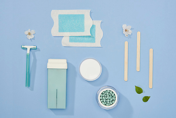 포토 JPG 스튜디오촬영 꽃 잎 실내 사람없음 여름 하이앵글 뷰티 오브젝트 파란배경 면도기 나무막대 나무막대기 왁싱 제모 피부과 플랫레이 왁스스트립 하드왁스 왁스카트리지 국내포토 식물 계절 뷰포인트 백그라운드 병원 내부 파란색 위생용품 막대기 막대 플랫 왁스 파일형식 제모용품