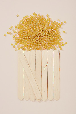 포토 JPG 스튜디오촬영 실내 사람없음 여름 하이앵글 뷰티 오브젝트 나무막대기 연분홍색 왁싱 제모 피부과 플랫레이 하드왁스 국내포토 계절 뷰포인트 분홍색 병원 내부 막대기 플랫 왁스 파일형식