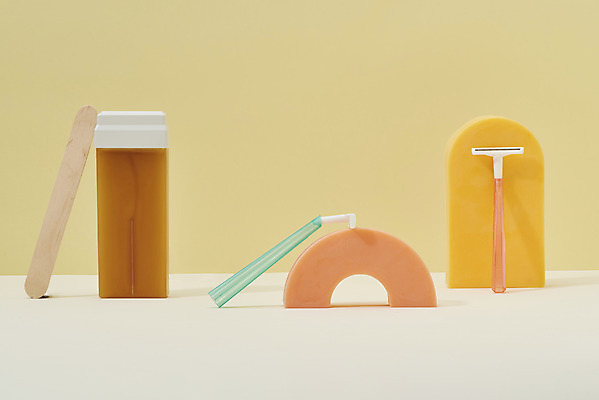 포토 JPG 스튜디오촬영 실내 사람없음 여름 뷰티 오브젝트 면도기 나무막대 나무막대기 노란배경 왁싱 제모 피부과 왁스카트리지 국내포토 계절 백그라운드 병원 내부 위생용품 노란색 막대기 막대 왁스 파일형식