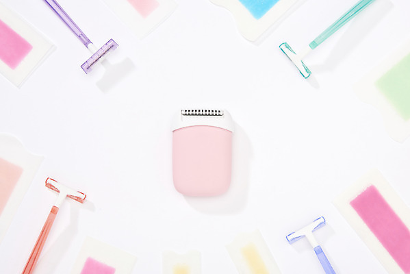 포토 JPG 스튜디오촬영 프레임 실내 사람없음 여름 하이앵글 뷰티 오브젝트 흰배경 면도기 나무막대 왁싱 제모 피부과 플랫레이 왁스스트립 제모기 국내포토 계절 뷰포인트 백그라운드 병원 내부 위생용품 흰색 막대 플랫 파일형식 제모용품