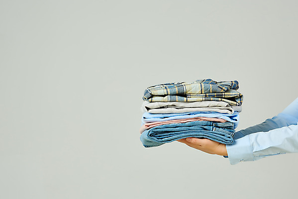 포토 JPG 스튜디오촬영 손 옷 여자 40대 중년 회색배경 실내 한명 들기 신체부위 희망 한국인 봉사 도움 사회이슈 사랑나눔 극복 기부 위기 중년여자한명만 코로나바이러스 국내포토 1 감정 백그라운드 컨셉 모션 사랑 사람 동양인 성인 내부 회색 바이러스 나눔 여자한명만 중년여자만 파일형식